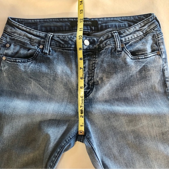 Liverpool Michelle Capri Light Wash (10/30) - Picture 7 of 14